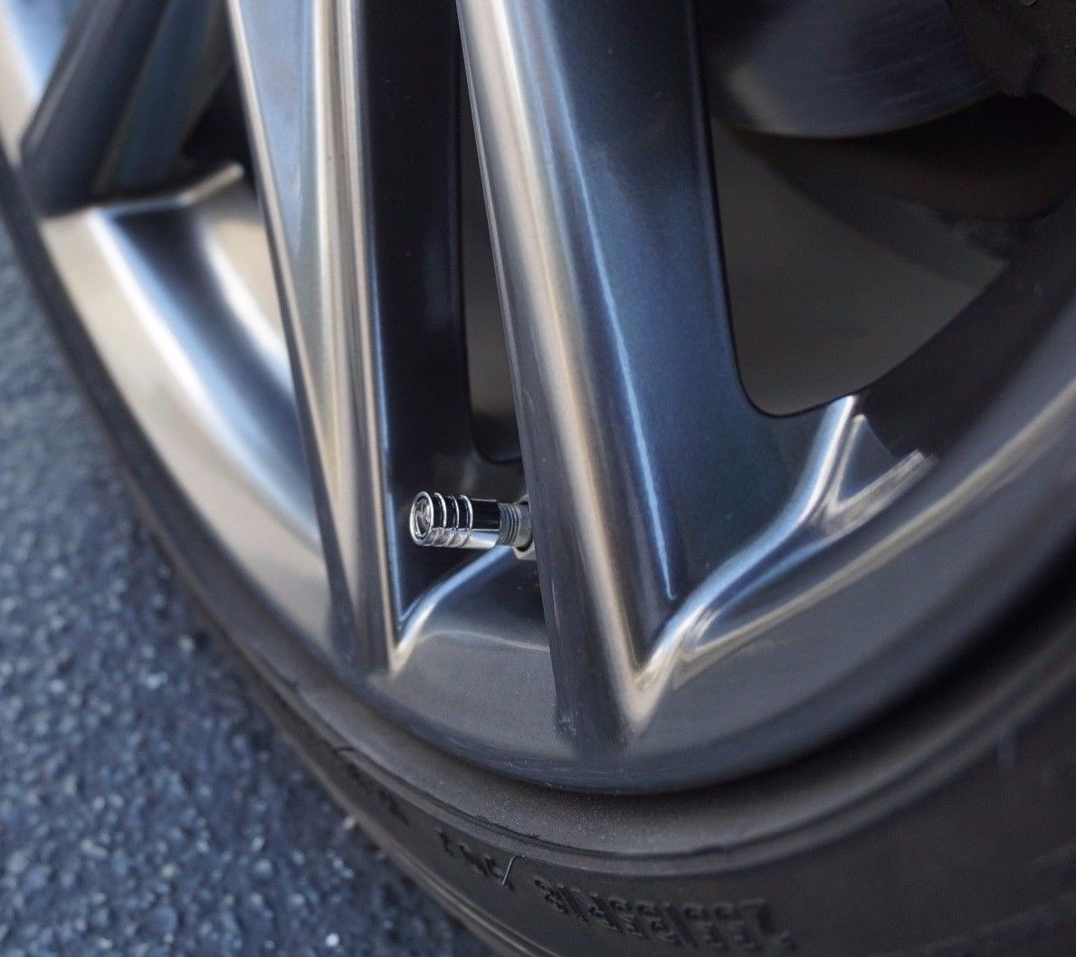 Toyota CAR WHEEL TIRE VALVE DUST STEMS AIR CAPS + KEYCHAIN